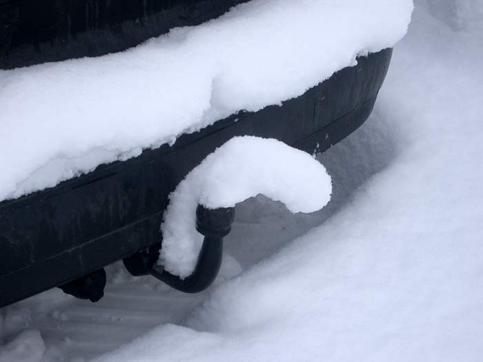 Anhngerkupplung mit Schnee...