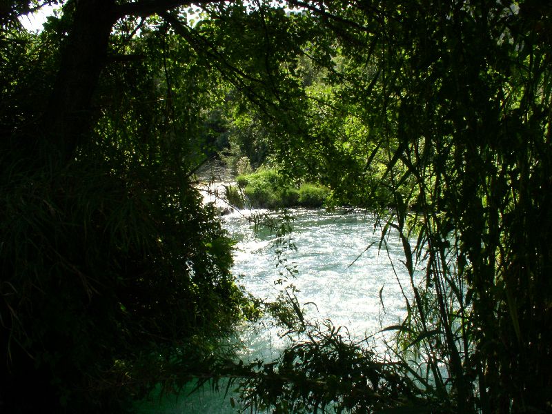 Krka Wasserflle, einer der vielen Wasserflle mit kleinen See