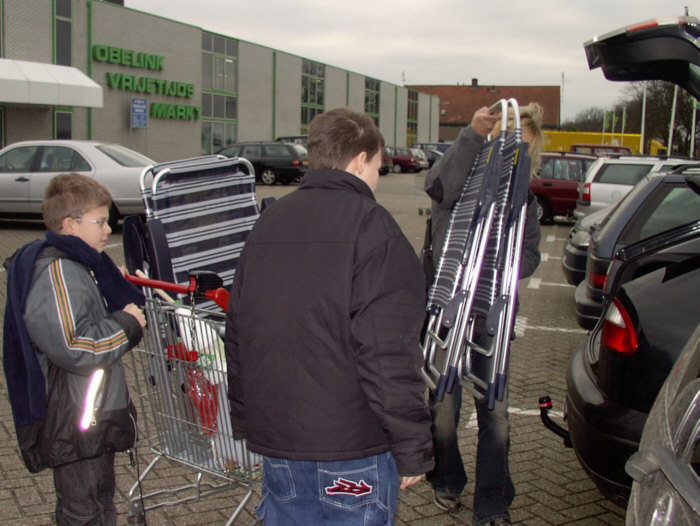 Trophen werden verladen